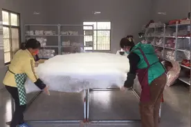 安徽宣城老朋友定制一个单人蚕丝被，四斤净蚕丝，适合10度左右用视频封面