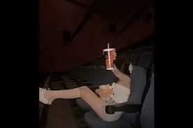 我喜欢上了闺蜜的哥哥，结果没想到他却视频封面