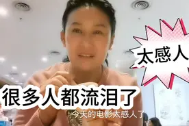 和朋友逛商场看电影吃冰淇淋，看看票房最高的电影，提前剧透一下视频封面