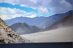印度🇮🇳人眼里的中国🇨🇳军队视频封面