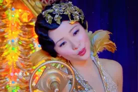 小女孩从小目睹父母被害
13年后成为上海头牌歌女
被上海王一眼看视频封面