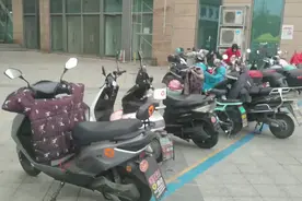 南通崇川区禁电动车，市民如何出行？视频封面