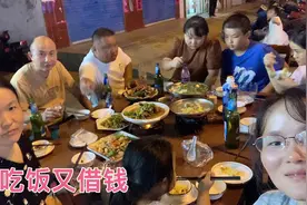 大姐和姐夫又请吃饭又借钱，为了妹妹的生活，真是操碎了心，感动视频封面