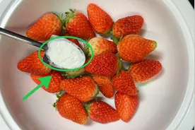 草莓不要直接用盐和水洗，等于吃虫卵，教你一招，洗得干净放心吃视频封面