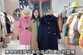 黑色中长什么羊毛大衣，搭配牛仔马甲套装，时尚青春减龄！视频封面
