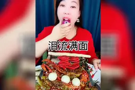 吃辣椒一次吃一盘，辣的过瘾，吃辣椒就像吃水果一样，够牛！视频封面
