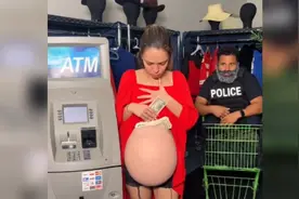 国外美女假装孕妇，竟然往肚皮里藏钱？视频封面