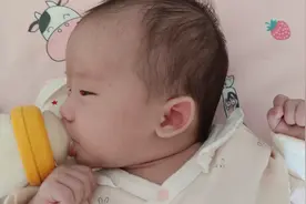 一人带双胞胎之喂奶视频封面