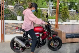 订做，迷你摩托车。女装踏板摩托车视频封面
