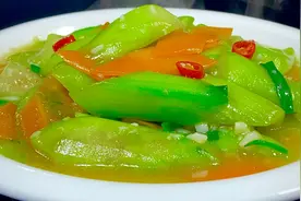 总厨教你清炒丝瓜，丝瓜翠绿不发黑，爽滑入味又下饭，少油又健康视频封面