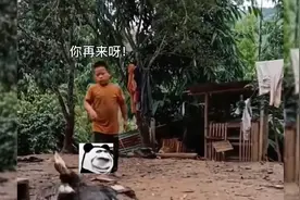 盘点小孩干仗爆笑名场面，满级人类小孩迷惑行为…😂视频封面