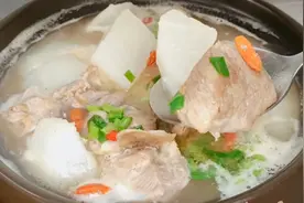 白萝卜排骨汤无论怎么炖都别直接下锅，教你煨汤馆不外传秘方，香视频封面