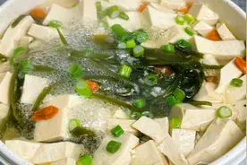 快过年了，教你用1块豆腐做一道减肥汤，喝1天瘦2斤，快收藏视频封面