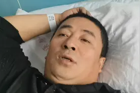 华子哥不小心把脚崴骨折了，疼的去住院视频封面