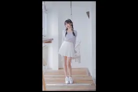 美女激情热舞小鹿乱撞1视频封面
