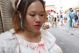 香子也太不小心了，穿着高跟鞋走路把脚扭伤到疼，真的好后悔啊视频封面