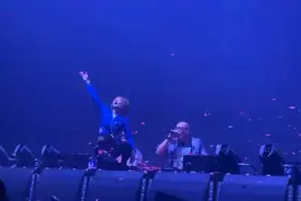 抖音超火花臂小姐姐DJyoyo 青岛夜店演出现场实拍 好酷！视频封面