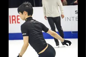 羽生结弦的极品身材 黑色紧身衣焊在身上 谢谢视频封面