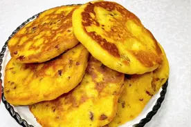 东北特色粗粮发面饼玉米面大饼，和面技巧全讲解，香甜酥软真好吃视频封面