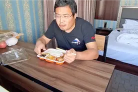 黑河到哈尔滨集中隔离，中餐4个菜加2个水果，营养搭配很均衡视频封面