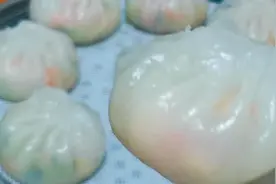 一碗淀粉一碗水，做家常水晶包，教你和面小技巧，面皮不裂还劲道视频封面