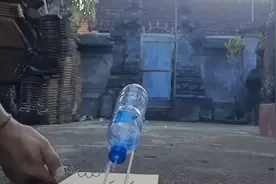 超简易塑料瓶制作火箭，充满童趣的实验，回味童年的乐趣视频封面