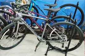 21款的长途耐力型的碟刹公路自行车，它的颜色低调，奢华有内涵！视频封面