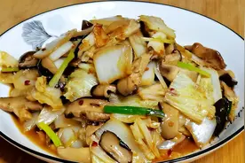 香菇白菜这样做下饭菜，鲜香营养不出水，爽滑又开胃，低脂更健康视频封面