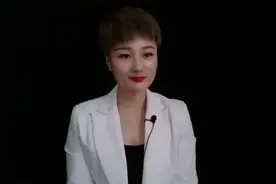 我没有故事可讲 只带着最爱的烈酒 你若愿意就陪我坐下来举杯😊😊视频封面