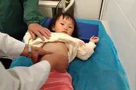 小朋友积食了，医生阿姨按肚肚好舒服视频封面
