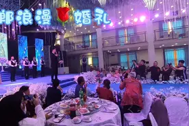 河北邯郸的婚礼，新郎迎娶新娘现场演唱《爱就一个字》，太浪漫了视频封面