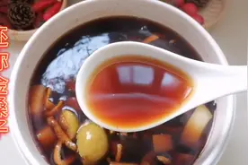 嗓子干痒疼，老是咳咳咳，罗汉果加它煮水喝，还你金嗓子～～视频封面