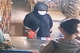 后续！吉林市买东西不给钱的老太太又来了，要东西不给就翻钱…视频封面