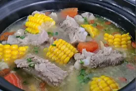 排骨汤，先别放盐和料酒，学会这2个小技巧，汤白肉嫩无腥味视频封面