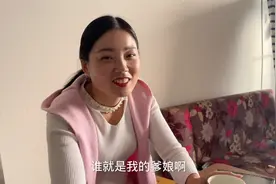 朋友给萌萌说出自己的身世，问萌萌想不想找自己的亲生爹娘视频封面