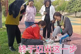 今天是路边摆摊的第三天，儿子路边吆喝，妈妈努力展示，感恩有你视频封面