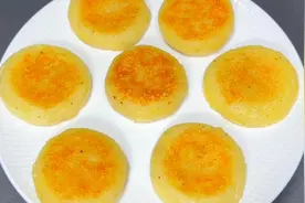 超好吃的土豆芝士饼做法来啦，外焦里糯还超长拉丝，太好吃了视频封面