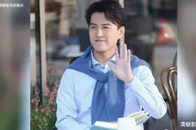 他的成名作有哪些？姐姐为什么用“脚”教育他？听说他入选政协委视频封面
