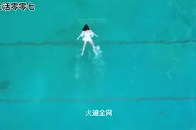 火遍全网的小姐姐，她到底凭什么出圈呢？视频封面