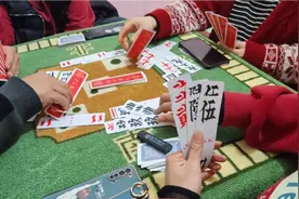 小青这场实战手风挺好，黑胡自甲火自都搞了，可我一站背后就
