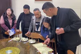 到了广西先跟一个团，在大口吃肉大瓶喝酒！广西的广场舞是鼓掌视频封面