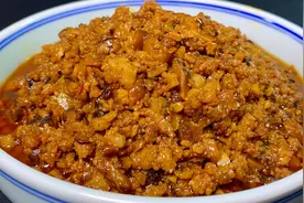 喜欢吃面条的要收藏，教你在家做秘制炸酱，80年面馆配方，太香了视频封面