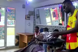 解压视频:这种洗头方式你喜欢吗？即使老板手法粗暴但无一差评视频封面