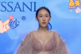 美少女模特时尚内衣T台秀，模特少女般的颜值让人赏心悦目视频封面