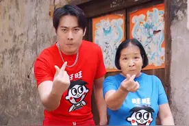 不同年代的流行穿搭，你们说哪套符合我的气质？视频封面