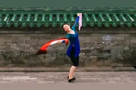 顶级广场舞静静老师精品独舞《映山红》！红歌红舞献党恩视频封面