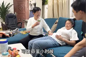 农村媳妇怀孕5个月胎动严重，老公摸摸婆婆摸摸，看肚型就像男孩视频封面