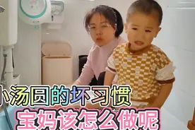 小汤圆有个坏习惯，要咬被子才能入睡，你们有这样的同款宝宝吗视频封面