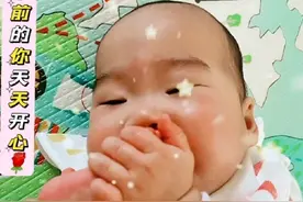 6个月宝宝开始吃脚丫的原因视频封面