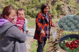 白蒿还可以这样吃，天天奶奶创新做法，一菜两吃，味道美滴很视频封面